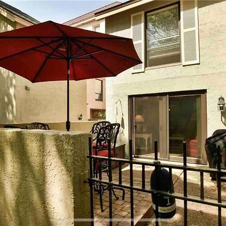 In The Heart Of Harbour Town 2Br 2Ba Pool Access Close To Beach 힐튼 헤드 아일랜드 외부 사진