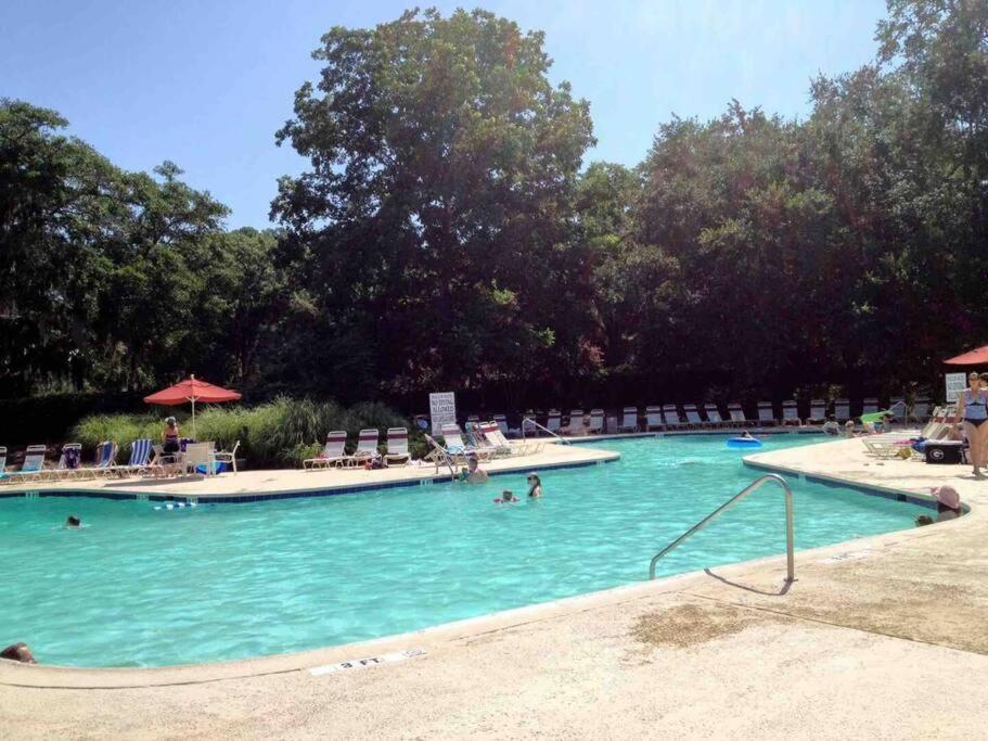 In The Heart Of Harbour Town 2Br 2Ba Pool Access Close To Beach 힐튼 헤드 아일랜드 외부 사진
