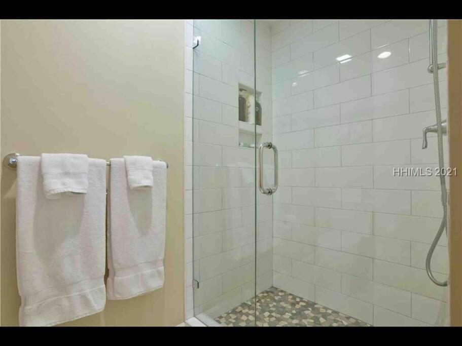 In The Heart Of Harbour Town 2Br 2Ba Pool Access Close To Beach 힐튼 헤드 아일랜드 외부 사진