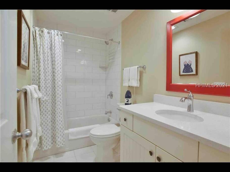 In The Heart Of Harbour Town 2Br 2Ba Pool Access Close To Beach 힐튼 헤드 아일랜드 외부 사진