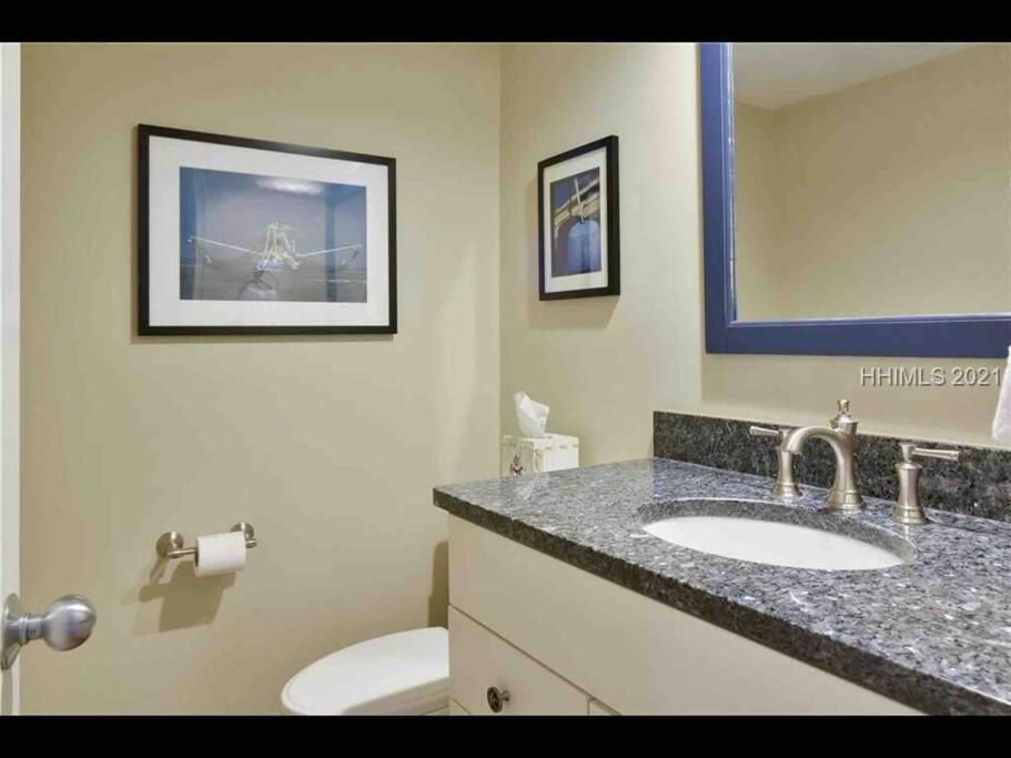 In The Heart Of Harbour Town 2Br 2Ba Pool Access Close To Beach 힐튼 헤드 아일랜드 외부 사진