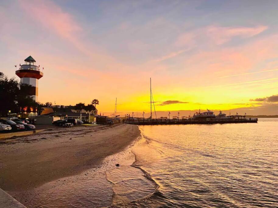 In The Heart Of Harbour Town 2Br 2Ba Pool Access Close To Beach 힐튼 헤드 아일랜드 외부 사진