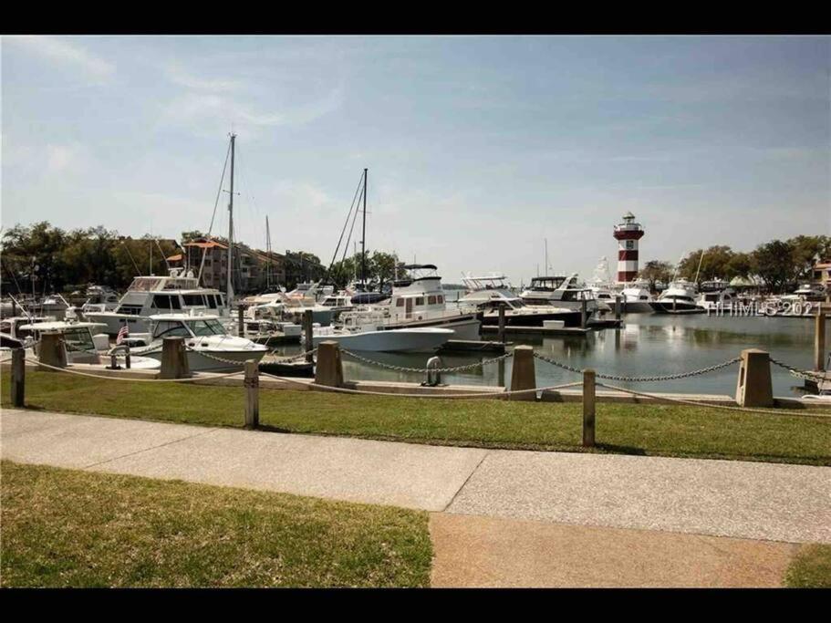 In The Heart Of Harbour Town 2Br 2Ba Pool Access Close To Beach 힐튼 헤드 아일랜드 외부 사진