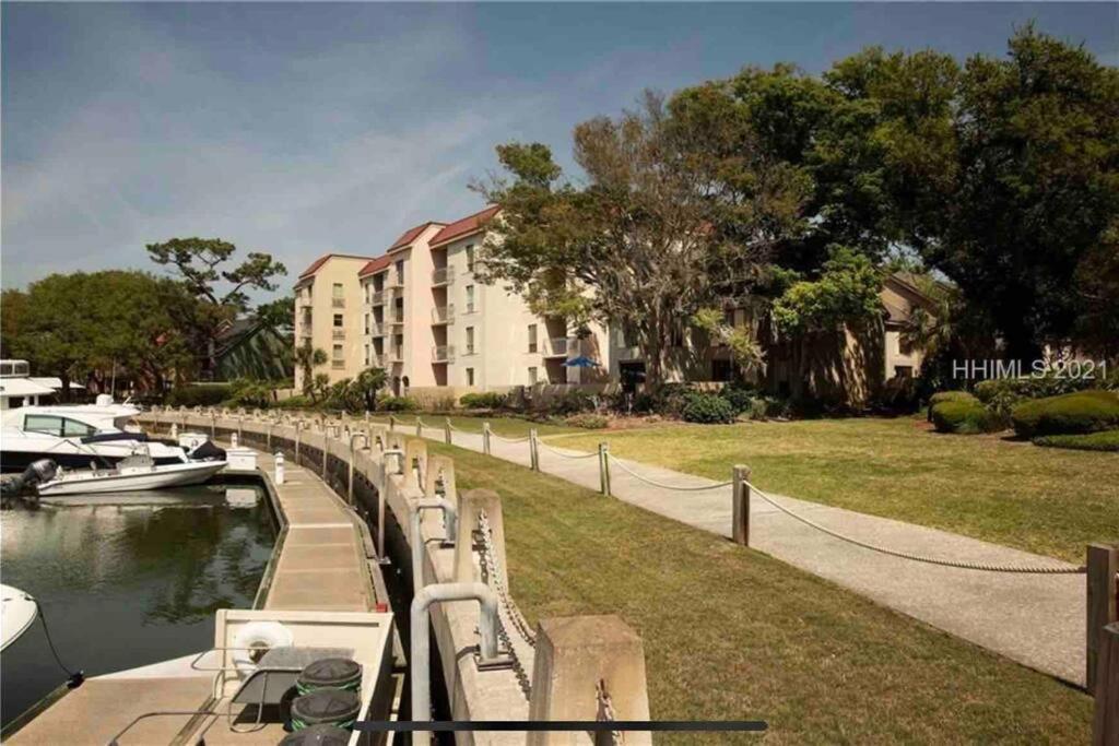 In The Heart Of Harbour Town 2Br 2Ba Pool Access Close To Beach 힐튼 헤드 아일랜드 외부 사진