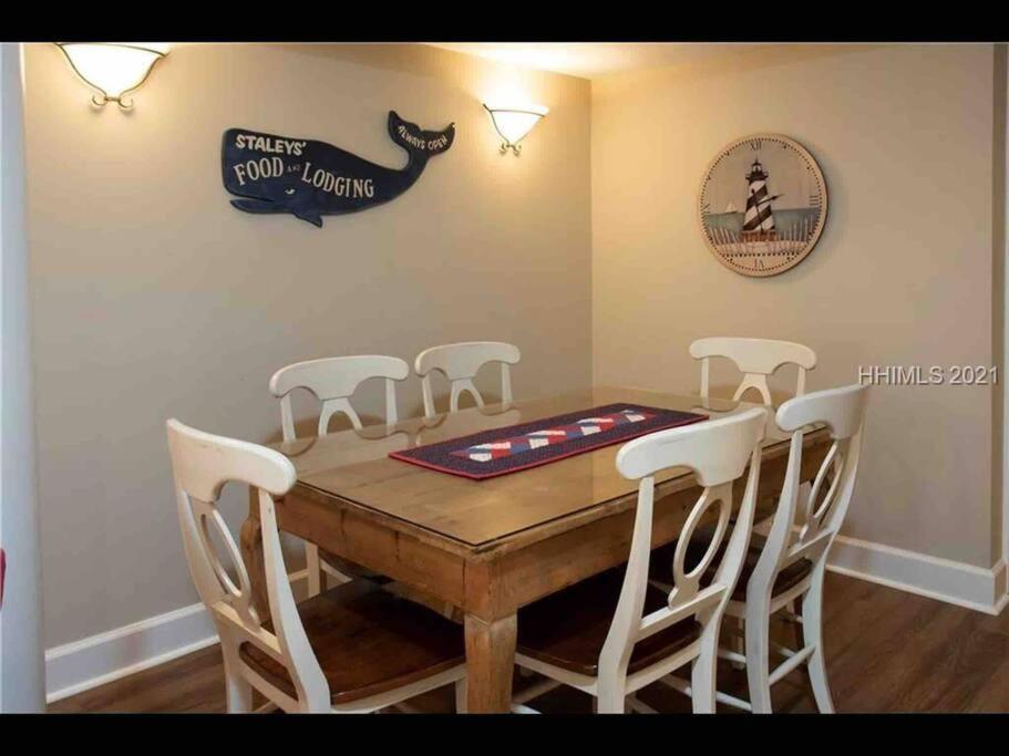 In The Heart Of Harbour Town 2Br 2Ba Pool Access Close To Beach 힐튼 헤드 아일랜드 외부 사진