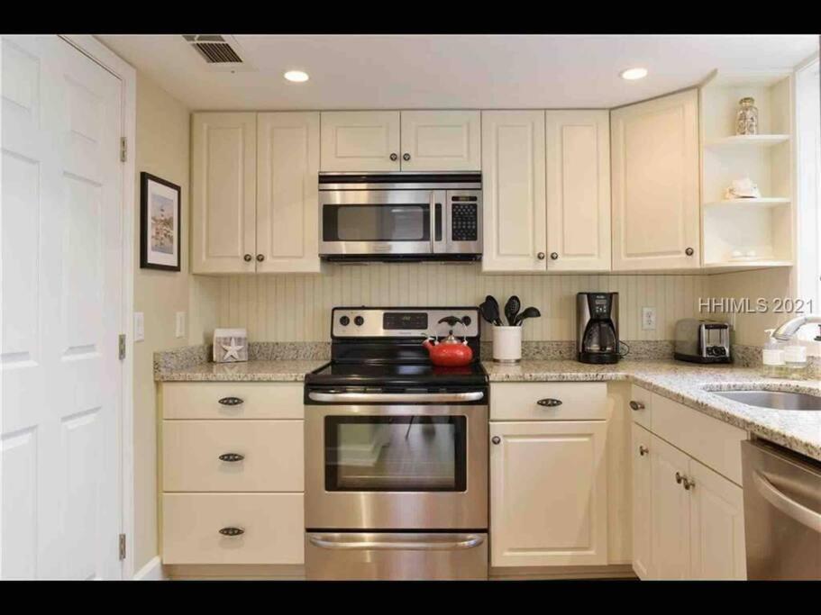 In The Heart Of Harbour Town 2Br 2Ba Pool Access Close To Beach 힐튼 헤드 아일랜드 외부 사진